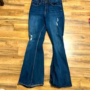 Very comfortable jeans. Too long on me.